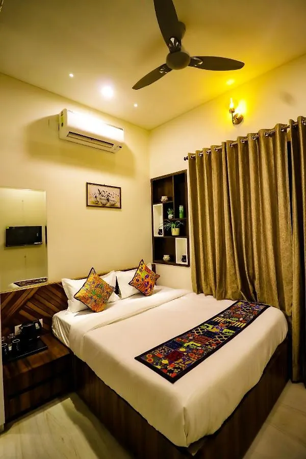 Lavanya Villa With Private Pool Udaipur